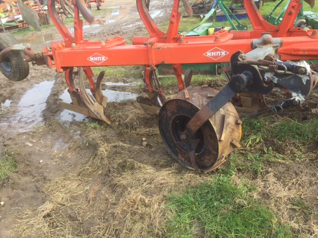 Kuhn Multimaster 151 5 Furrow Plough
